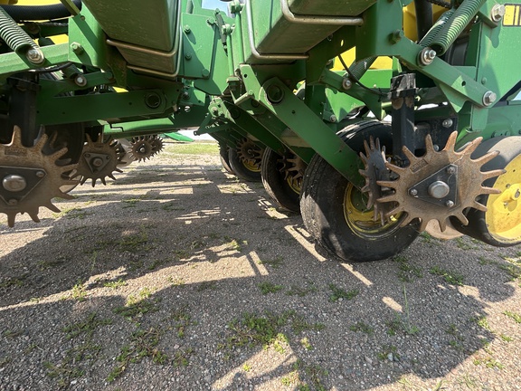 1993 John Deere 7200 Planter