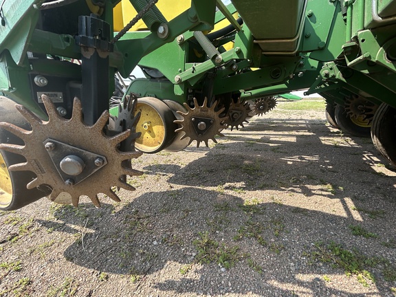 1993 John Deere 7200 Planter