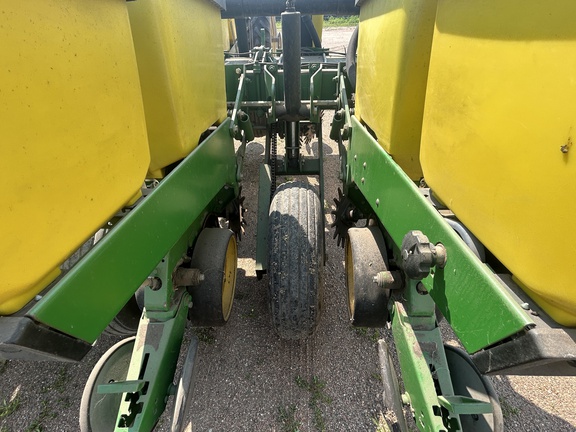 1993 John Deere 7200 Planter