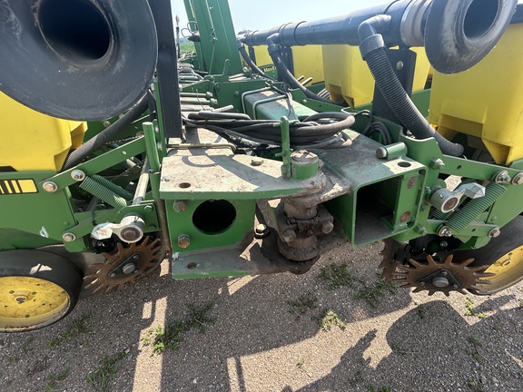 1993 John Deere 7200 Planter