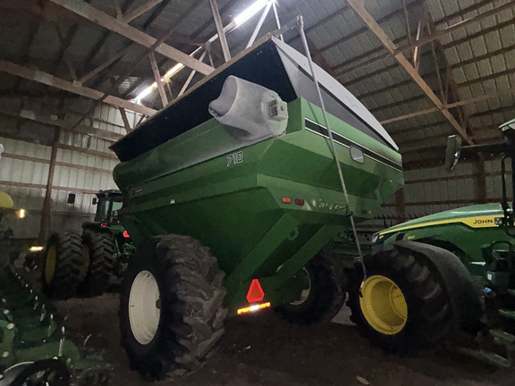 Parker 710 Grain Cart