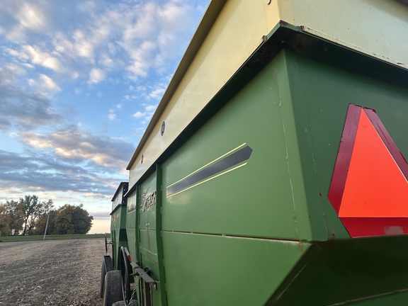 1995 Demco 365 Gravity Box
