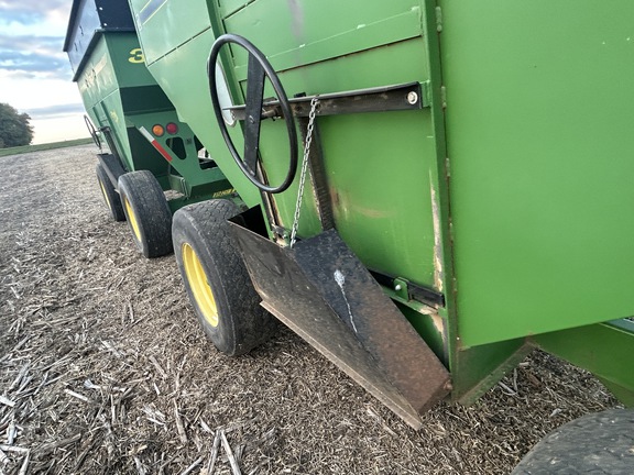 1995 Demco 365 Gravity Box