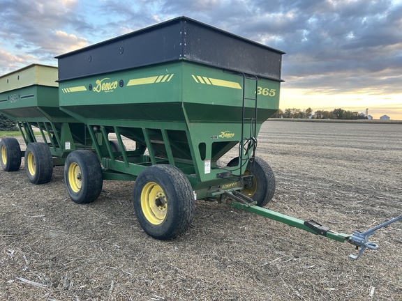 2002 Demco 365 Gravity Box