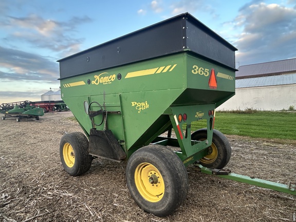 2002 Demco 365 Gravity Box