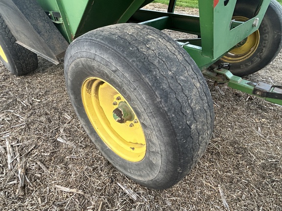 2002 Demco 365 Gravity Box