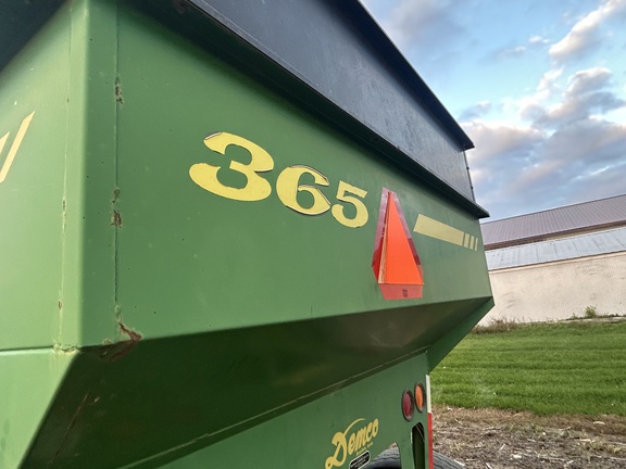 2002 Demco 365 Gravity Box