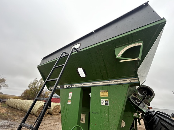 2001 Brent 976 Grain Cart