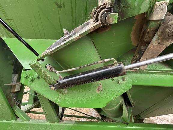 2001 Brent 976 Grain Cart