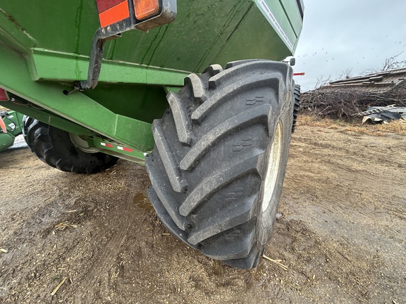 2001 Brent 976 Grain Cart