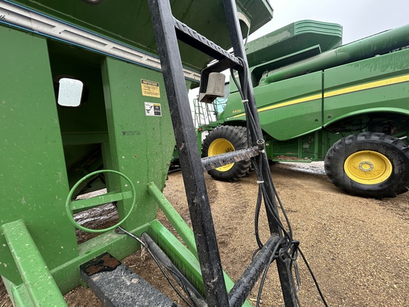 2001 Brent 976 Grain Cart