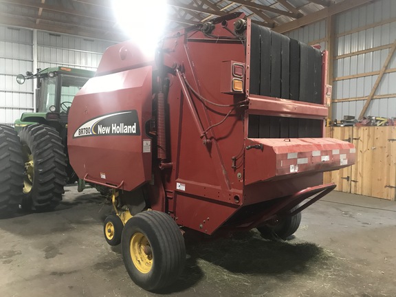 2005 New Holland BR780 Baler/Round