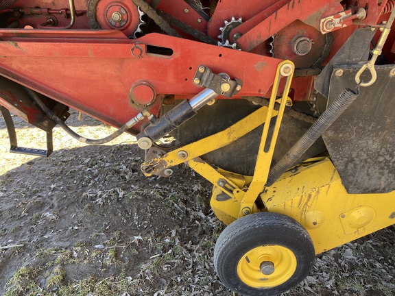 2005 New Holland BR780 Baler/Round