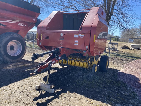 2005 New Holland BR780 Baler/Round