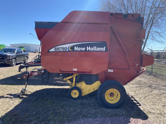 2005 New Holland BR780 Baler/Round