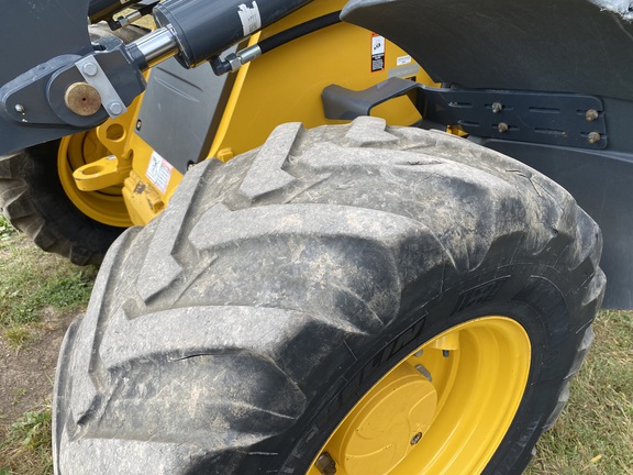 2020 John Deere 324L Compact Utility Loader