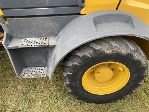 2020 John Deere 324L Compact Utility Loader