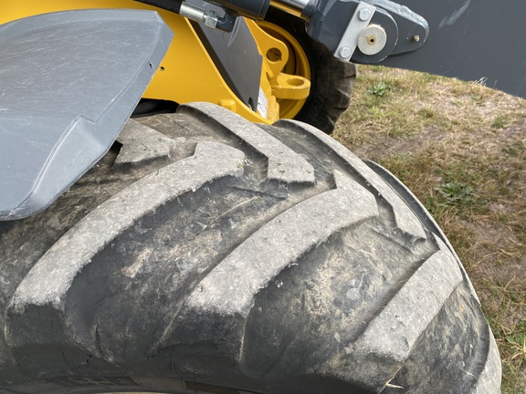 2020 John Deere 324L Compact Utility Loader