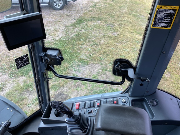 2020 John Deere 324L Compact Utility Loader