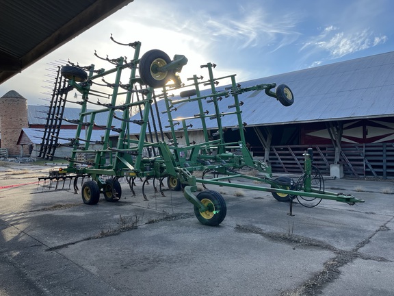 2005 John Deere 2210 Field Cultivator