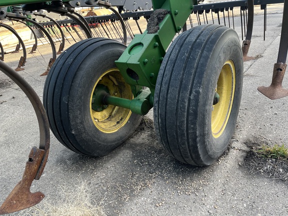 2005 John Deere 2210 Field Cultivator