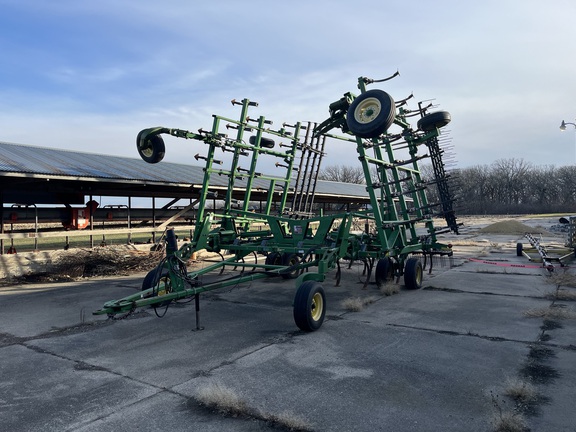 2005 John Deere 2210 Field Cultivator