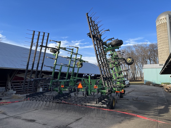 2005 John Deere 2210 Field Cultivator