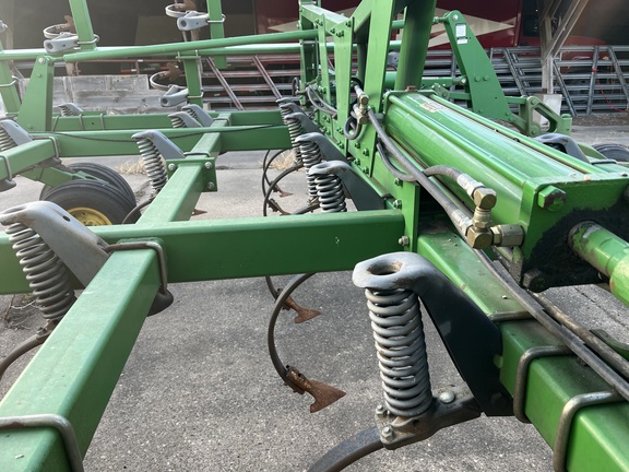 2005 John Deere 2210 Field Cultivator