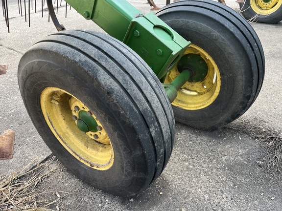 2005 John Deere 2210 Field Cultivator