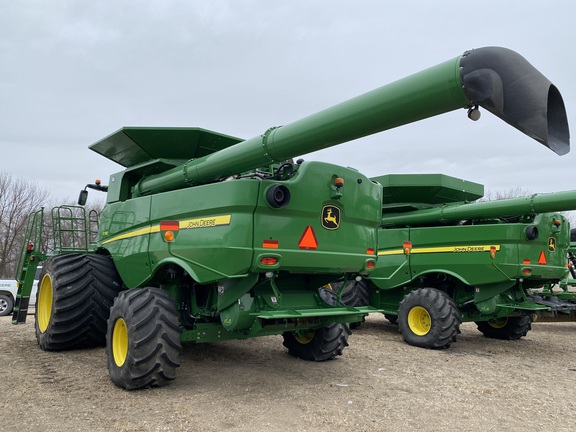 2019 John Deere S780 Combine