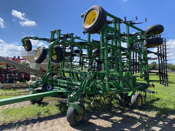 2011 John Deere 2210 Field Cultivator