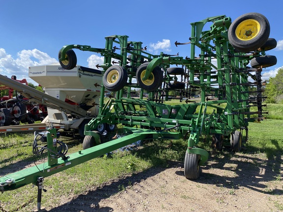 2011 John Deere 2210 Field Cultivator