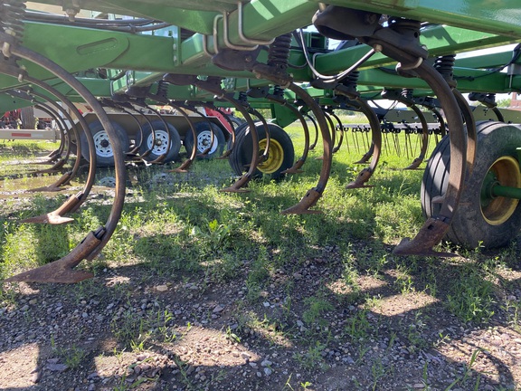 2011 John Deere 2210 Field Cultivator