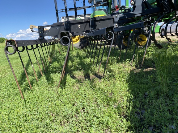 2011 John Deere 2210 Field Cultivator