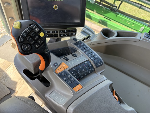 2022 John Deere 612R Sprayer/High Clearance