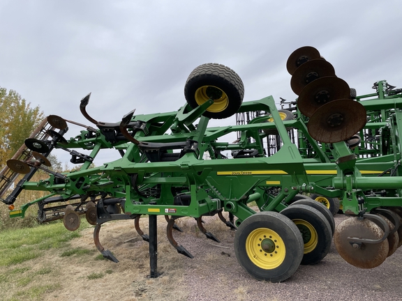 2017 John Deere 2730 Disk Ripper