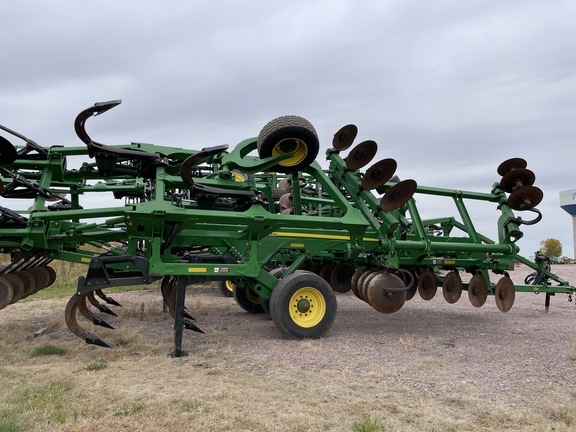 2017 John Deere 2730 Disk Ripper