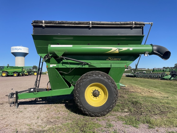 2016 Demco 650 Grain Cart