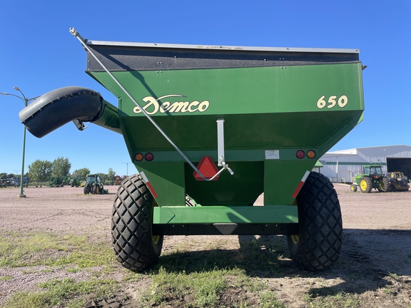 2016 Demco 650 Grain Cart