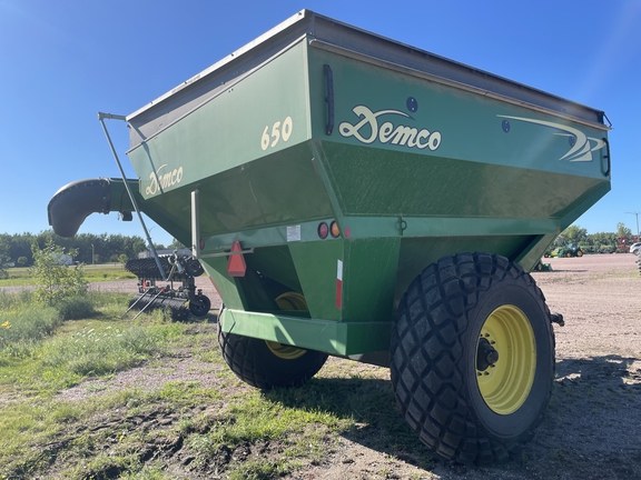 2016 Demco 650 Grain Cart