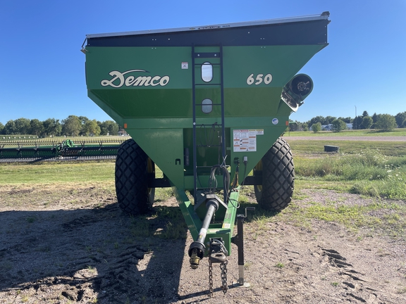 2016 Demco 650 Grain Cart