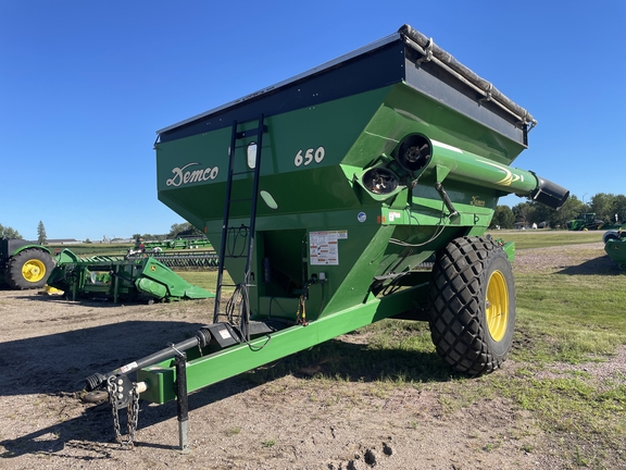 2016 Demco 650 Grain Cart