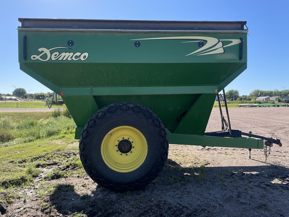 2016 Demco 650 Grain Cart