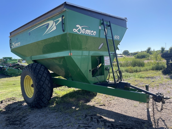 2016 Demco 650 Grain Cart