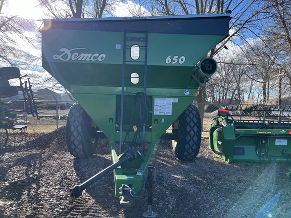 2016 Demco 650 Grain Cart