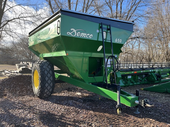 2016 Demco 650 Grain Cart