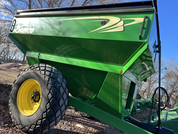 2016 Demco 650 Grain Cart