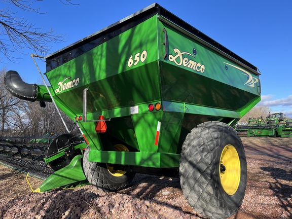 2016 Demco 650 Grain Cart