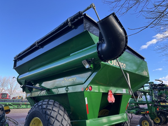 2016 Demco 650 Grain Cart