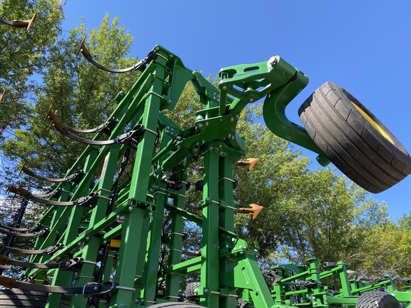 2018 John Deere 2230FH Field Cultivator